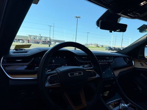 Used 2023 Jeep Grand Cherokee L Summit image 10