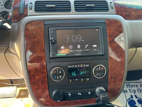 Used 2010 Chevrolet Tahoe LT image 15