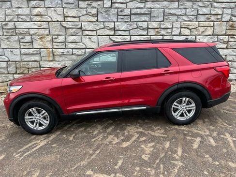 Used 2024 Ford Explorer XLT w/ Equipment Group 202A image 3