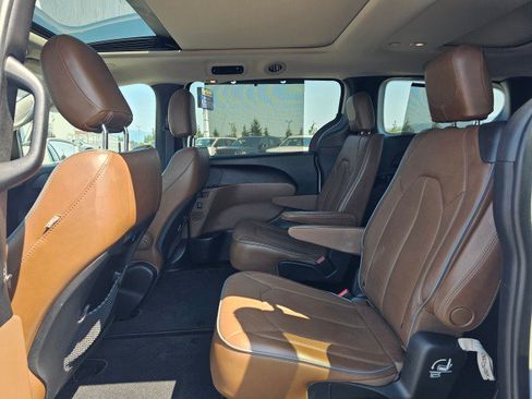 Used 2017 Chrysler Pacifica Limited FWD image 20