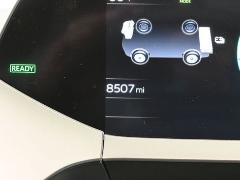 Used 2025 Toyota Prius Plug-In Hybrid image 13