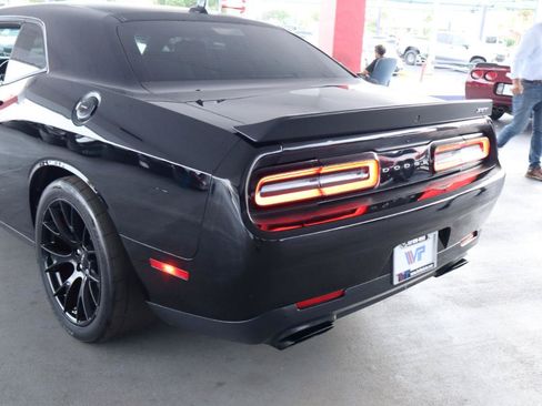Used 2016 Dodge Challenger SRT Hellcat RWD image 9