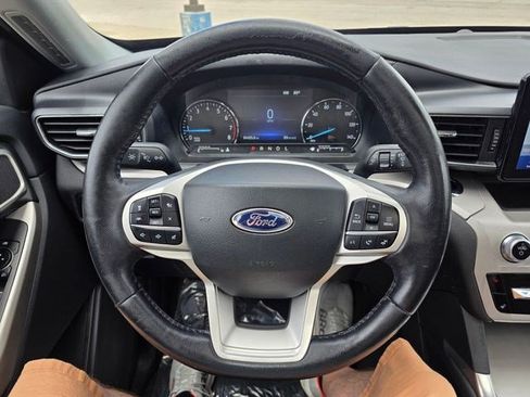Used 2023 Ford Explorer XLT w/ Equipment Group 202A AWD/4WD image 27