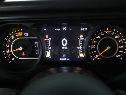 Used 2024 Jeep Wrangler Sport AWD/4WD image 9