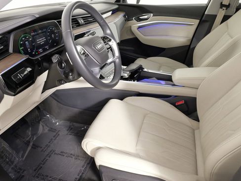 Used 2019 Audi e-tron Prestige w/ Prestige Package image 29