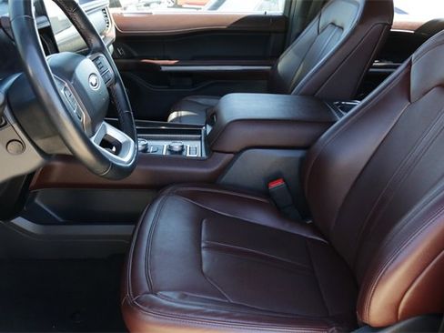 Used 2024 Ford Expedition Limited image 10