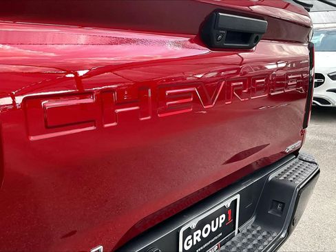 Used 2025 Chevrolet Colorado ZR2 w/ Technology Package AWD/4WD image 10