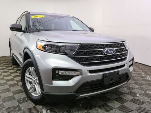 Used 2023 Ford Explorer XLT w/ Equipment Group 202A AWD/4WD image 3