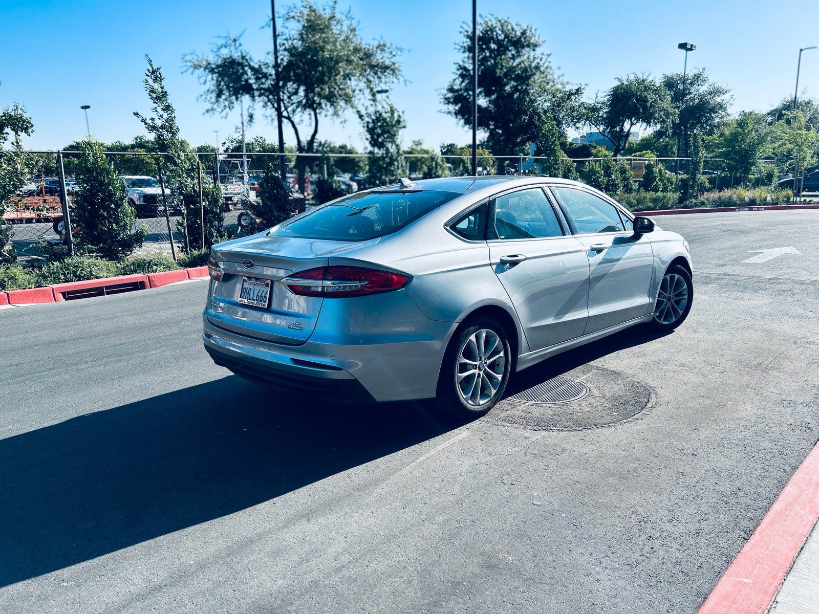 Used 2020 Ford Fusion SE FWD image 7