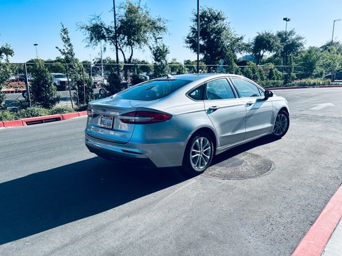 Used 2020 Ford Fusion SE FWD image 7