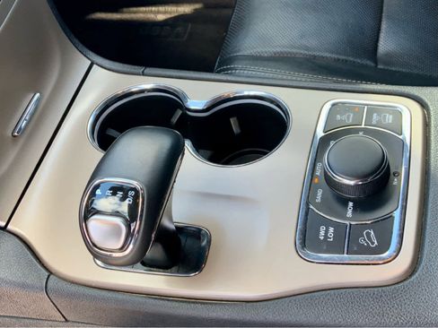 Used 2015 Jeep Grand Cherokee Overland w/ Advanced Technology Group image 39