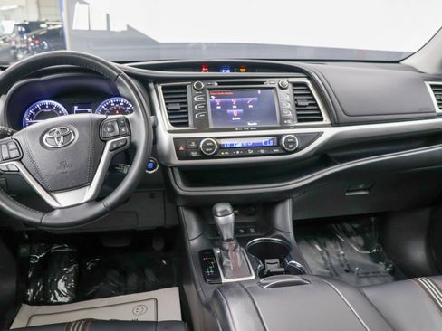 Used 2019 Toyota Highlander SE AWD/4WD image 27