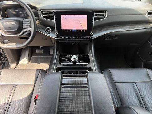 Used 2024 Jeep Wagoneer Series II w/ Flexible Seating Group AWD/4WD image 20