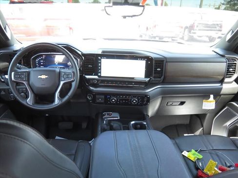 Used 2025 Chevrolet Silverado 1500 High Country AWD/4WD image 23