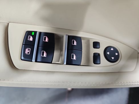 Used 2013 BMW 750Li image 28