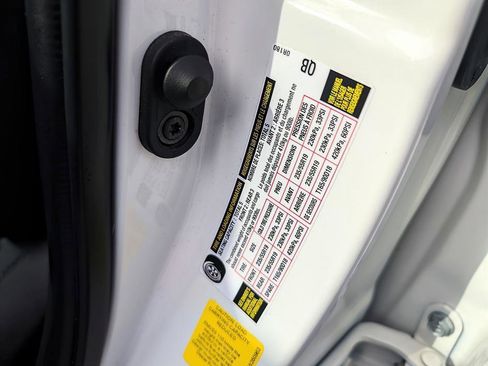 Used 2023 Toyota RAV4 XLE Premium image 31