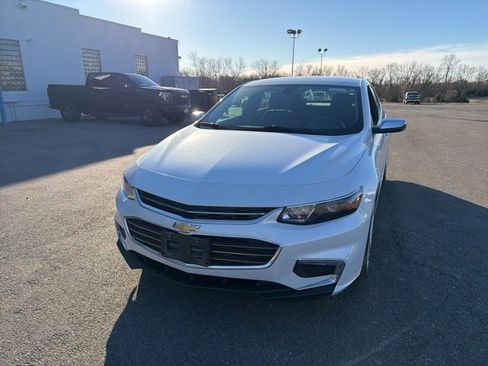 Used 2018 Chevrolet Malibu LT image 22
