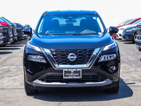 Used 2023 Nissan Rogue SV FWD image 2