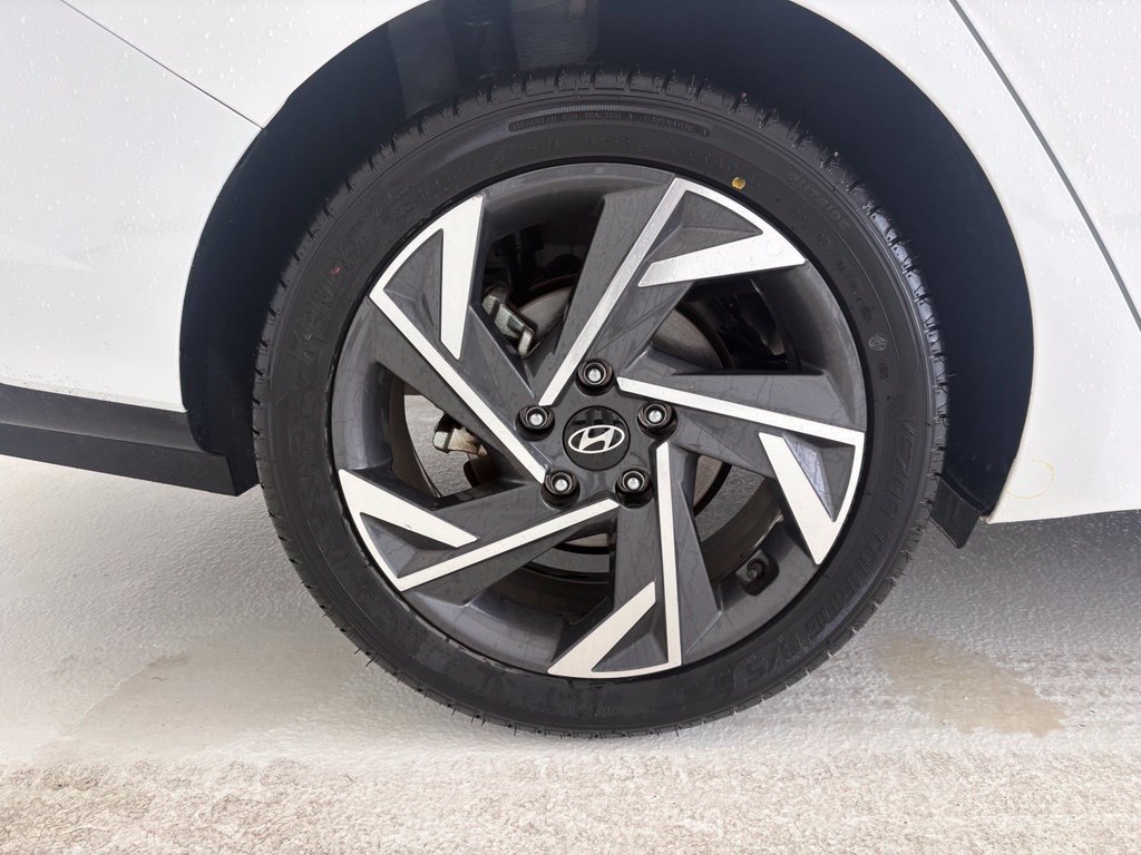 Used 2025 Hyundai Elantra SEL FWD image 24