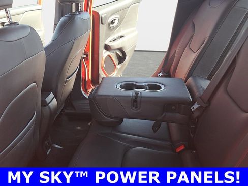 Used 2017 Jeep Renegade Trailhawk w/ Premium Trailhawk Package image 15