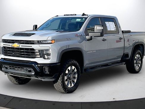 Used 2024 Chevrolet Silverado 2500 Custom w/ Custom Convenience Package image 4