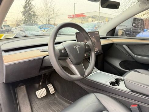 Used 2022 Tesla Model Y Performance image 12