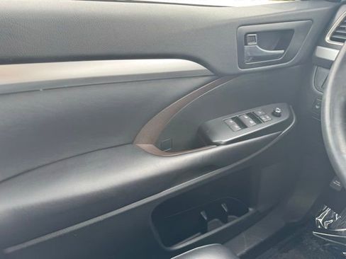 Certified 2019 Toyota Highlander XLE image 33