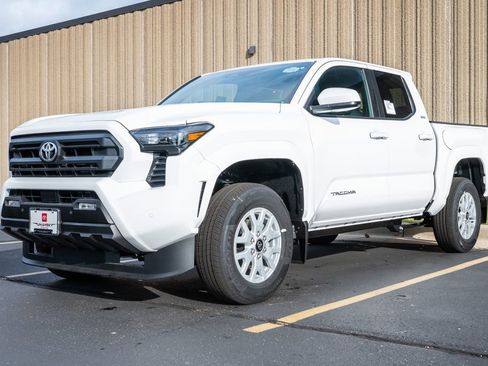 New 2025 Toyota Tacoma SR5 image 4