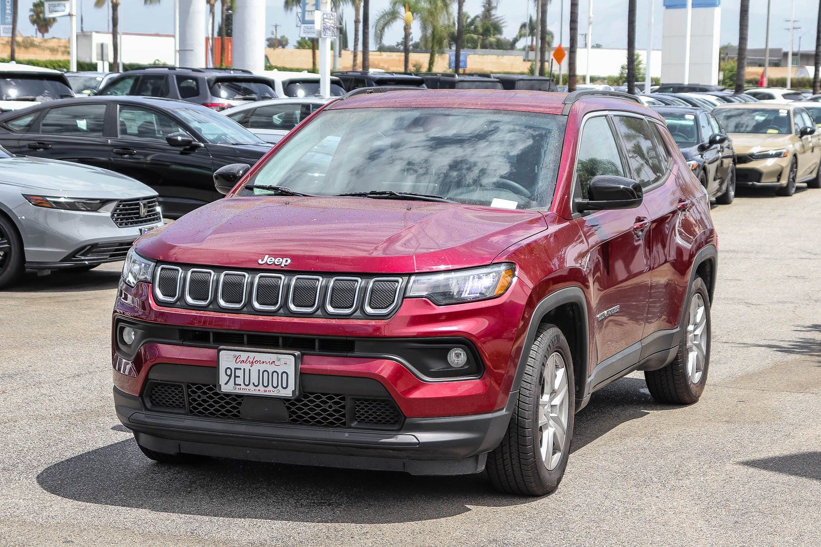 Used 2022 Jeep Compass Latitude FWD image 3