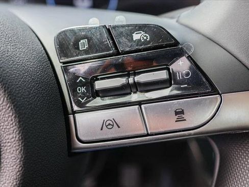 New 2025 Hyundai Elantra Limited image 16