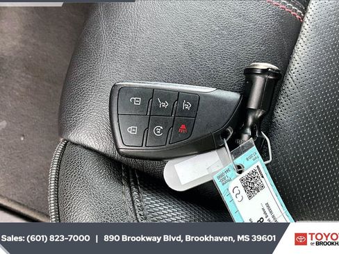 Used 2024 Chevrolet Suburban RST RWD image 9