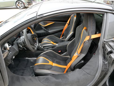Used 2020 McLaren 720S Performance image 17
