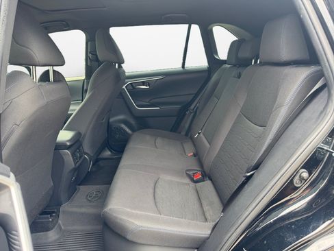 Used 2022 Toyota RAV4 SE AWD/4WD image 16
