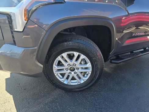 Used 2022 Toyota Tundra SR5 w/ SR5 Convenience Package AWD/4WD image 2