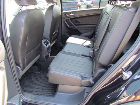 Used 2022 Volkswagen Tiguan SE image 12