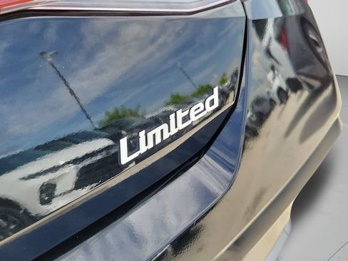 Used 2025 Hyundai Elantra Limited FWD image 9