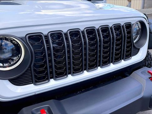 Used 2025 Jeep Gladiator Rubicon w/ Convenience Group image 29