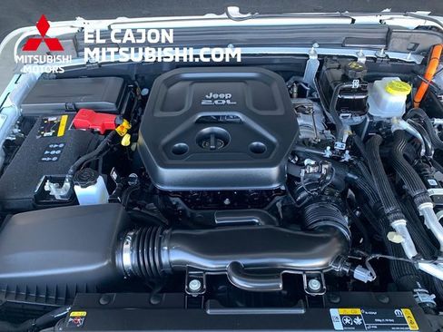 Used 2022 Jeep Wrangler Unlimited Sahara w/ Cold Weather Group image 28