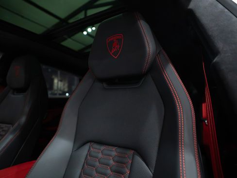 Used 2022 Lamborghini Urus AWD/4WD image 13