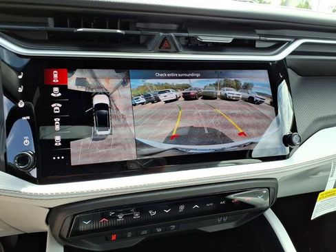 New 2026 Jeep Cherokee Overland image 13