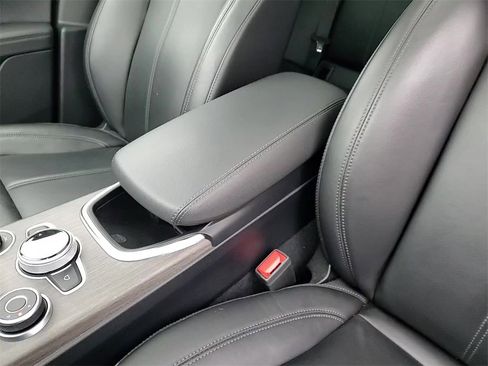 Used 2023 Alfa Romeo Stelvio Ti image 20