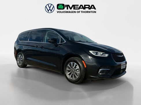 Used 2024 Chrysler Pacifica Select image 7