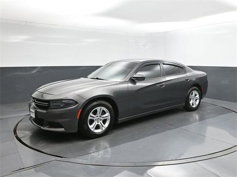 Used 2020 Dodge Charger SXT image 11