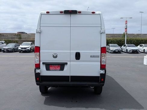 Used 2025 RAM ProMaster 2500 w/ Convenience Group FWD image 12