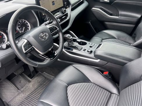 Certified 2024 Toyota Highlander XSE image 12