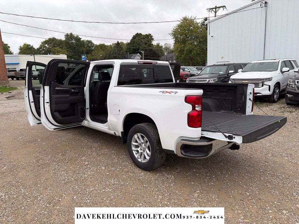 Used 2023 Chevrolet Silverado 1500 LT w/ Leather Package AWD/4WD image 27