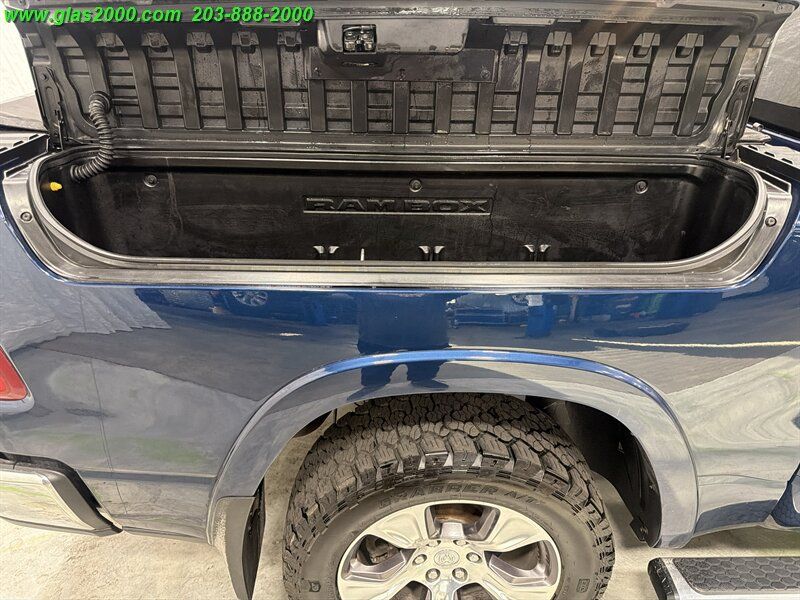 Used 2022 RAM 1500 Laramie AWD/4WD image 17