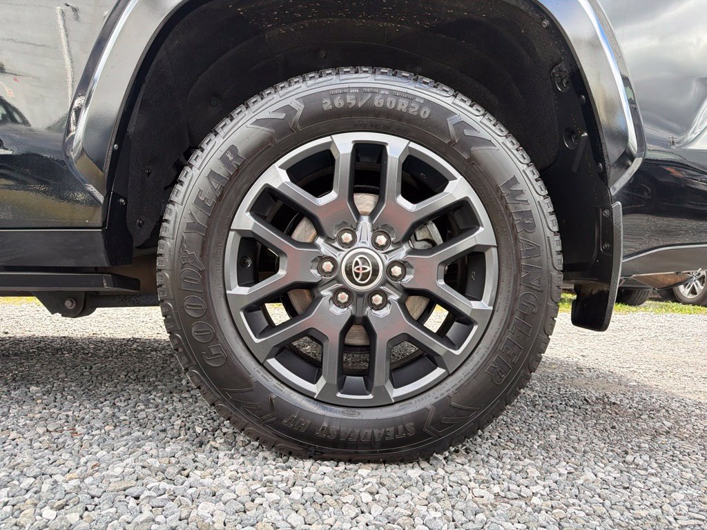 Used 2023 Toyota Sequoia Platinum AWD/4WD image 7