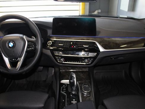 Used 2023 BMW 530i xDrive w/ Convenience Package image 27