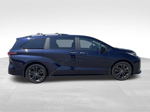 Used 2025 Toyota Sienna XSE FWD image 9